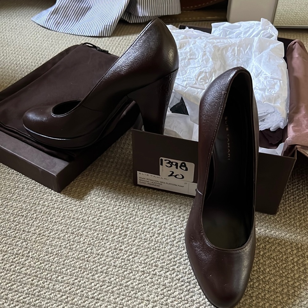 Ellie Tahiri Pumps